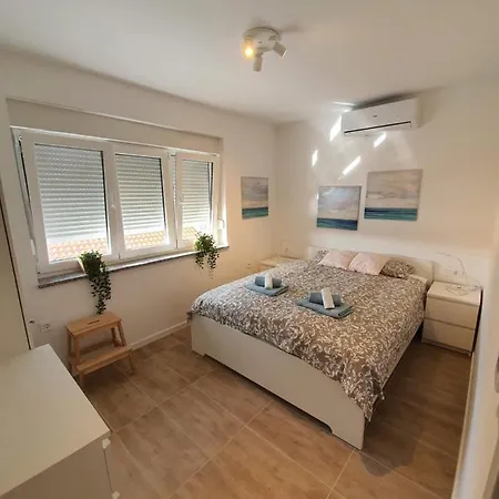 Gordon Apartment